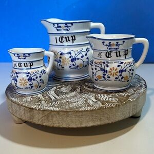 ROYAL SEALY FAINTING BEE   THREE MEASURING  CUPS  VINTAGE  HERITAGE JAPAN